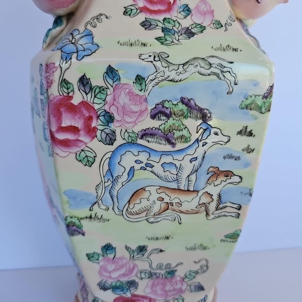 Vtg Chinoiserie Famille Verte Pink Polychrome Vase Hunting Dogs Pomegranate 1958 - Picture 2 of 16